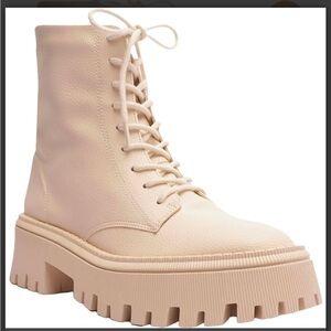 New in Box : Arezzo lace front Lug boot -size 9.5